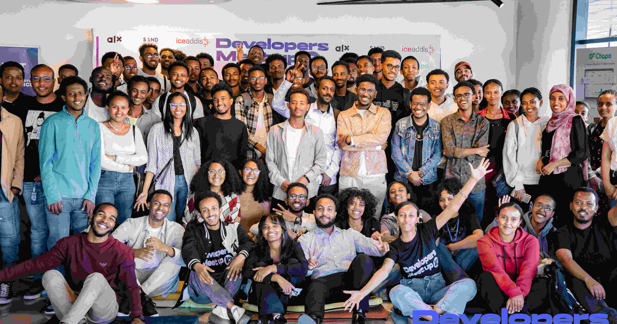 Community gathering at DevMeetup V3